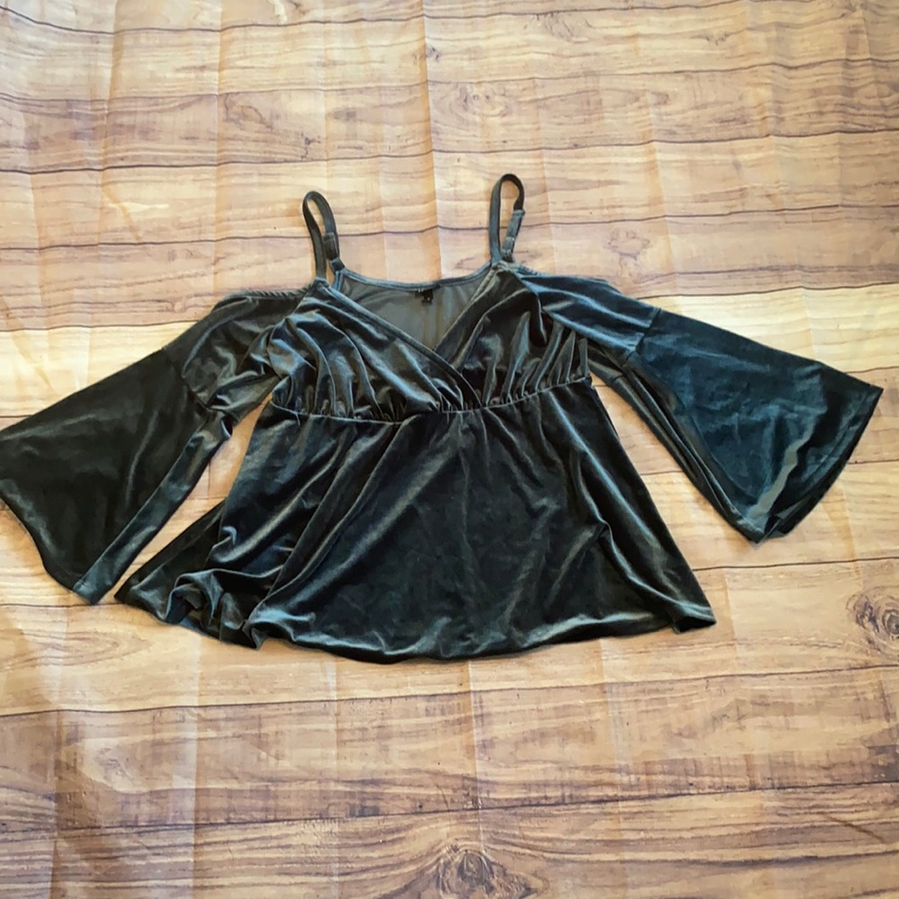 Torrid Crushed velvet cold shoulder shirt sz 2